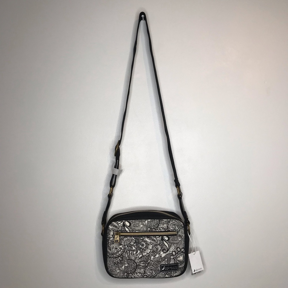 👛 NWT Sakroots Artsy Crossbody Bag 👛